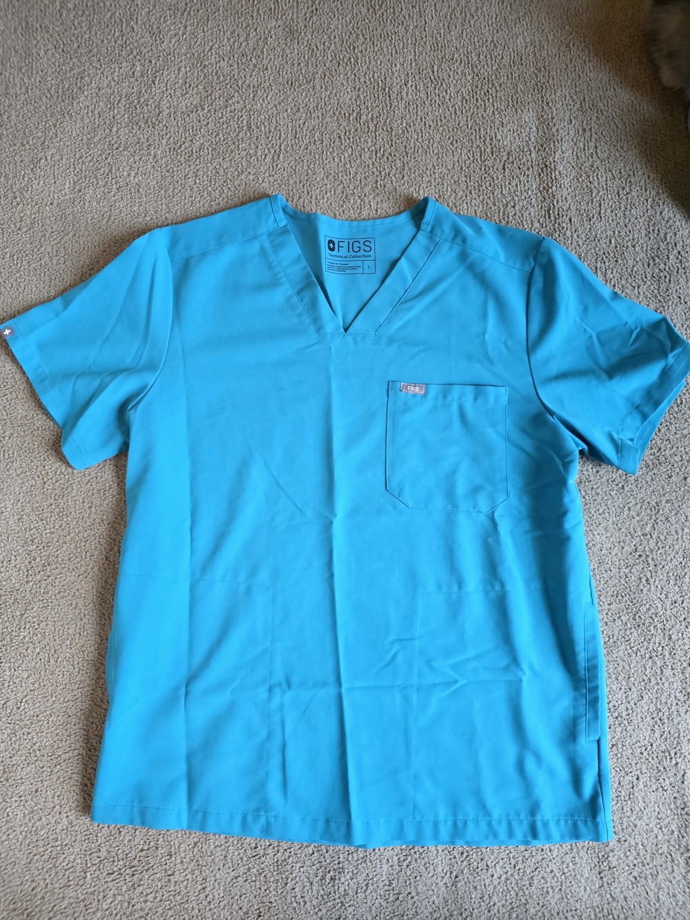 FIGS Men's Chisec Three-Pocket Scrub Top